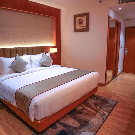 Hotel Crystal Inn Plaza Delhi Airport นิวเดลี ภายนอก รูปภาพ