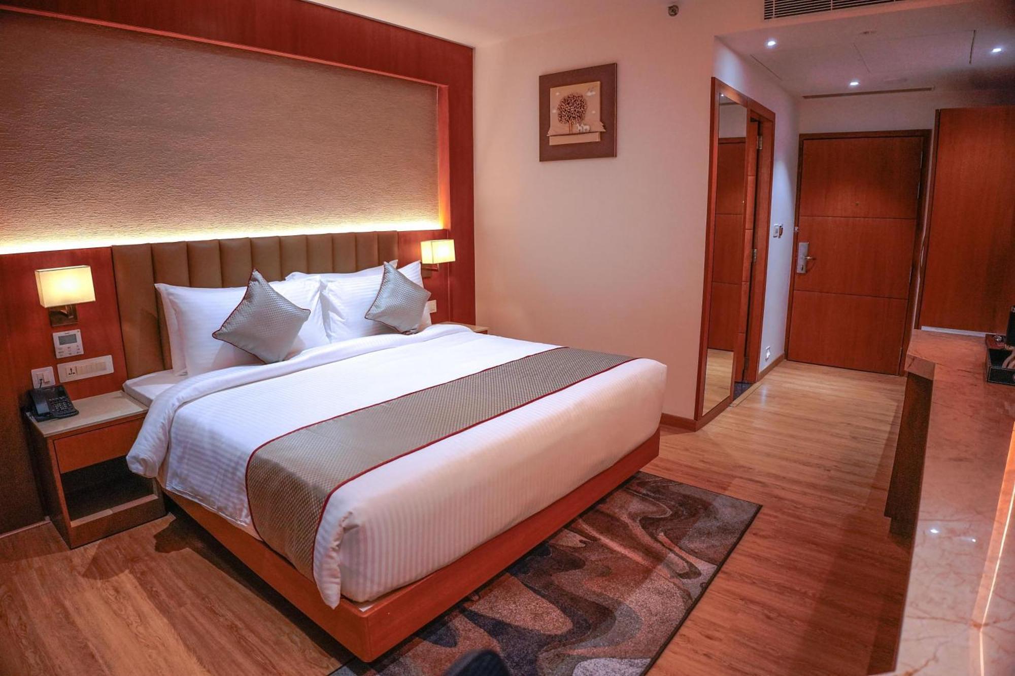 Hotel Crystal Inn Plaza Delhi Airport นิวเดลี ภายนอก รูปภาพ