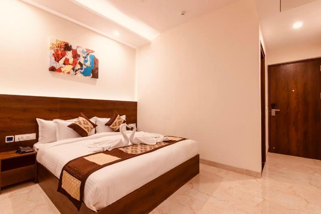 Hotel Crystal Inn Plaza Delhi Airport นิวเดลี ภายนอก รูปภาพ